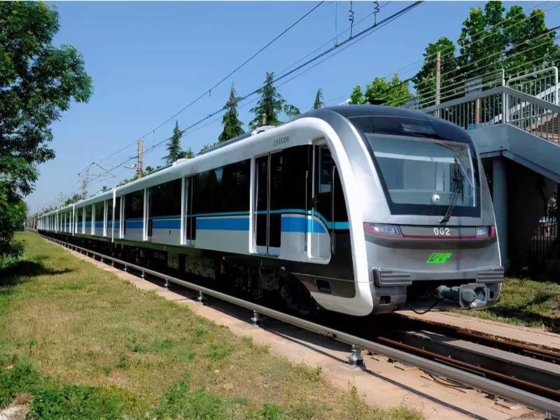 What is the bus rate requirement for connectors in the Train Communication Network (TCN)?