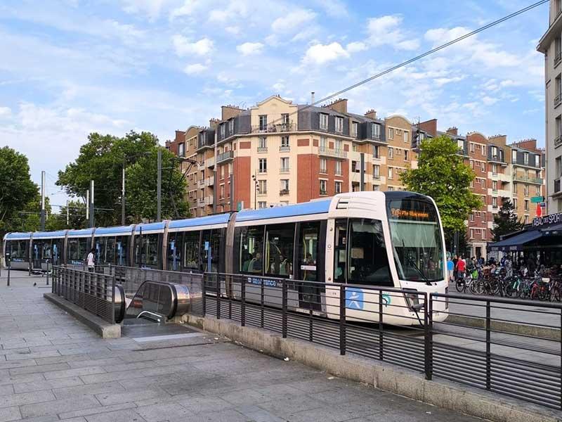 Rapid transit tram PIS connector.jpg