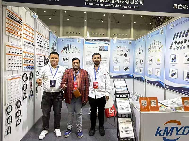 Group photo at the connector exhibition.jpg Group photo at the connector exhibition.jpg