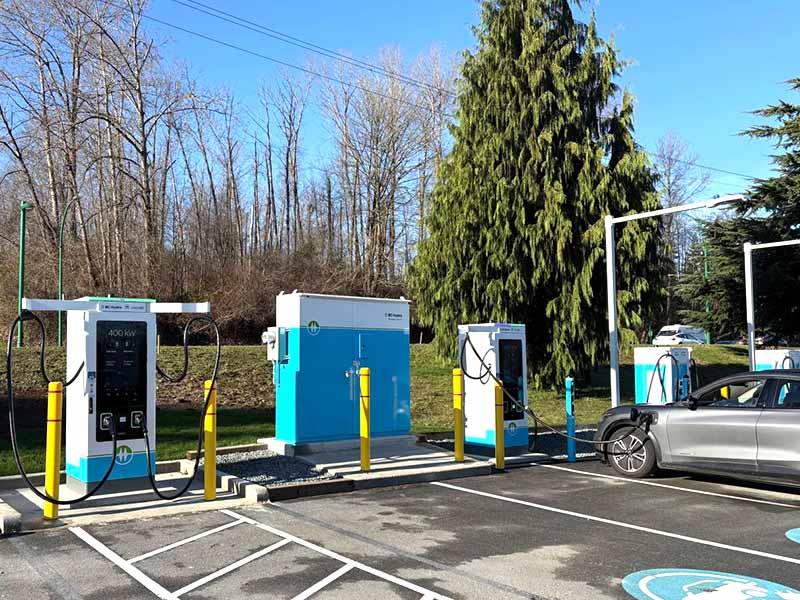 Automobile fast-charging station connector