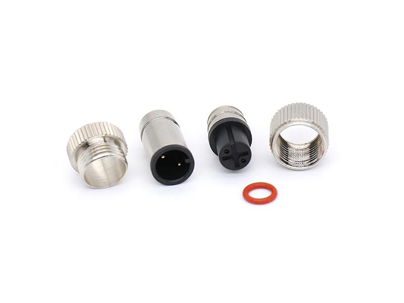 M12 IP68 connector with shielding