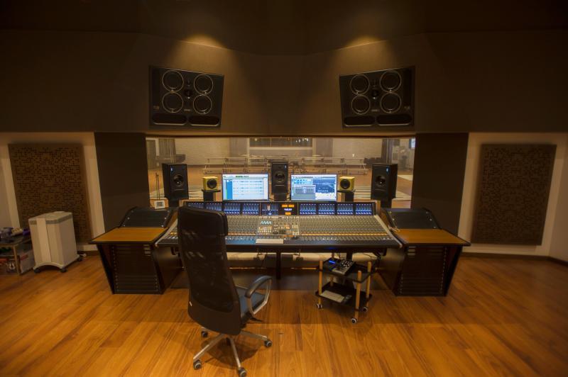 XLR Connectors in Recording Studio Microphone Systems